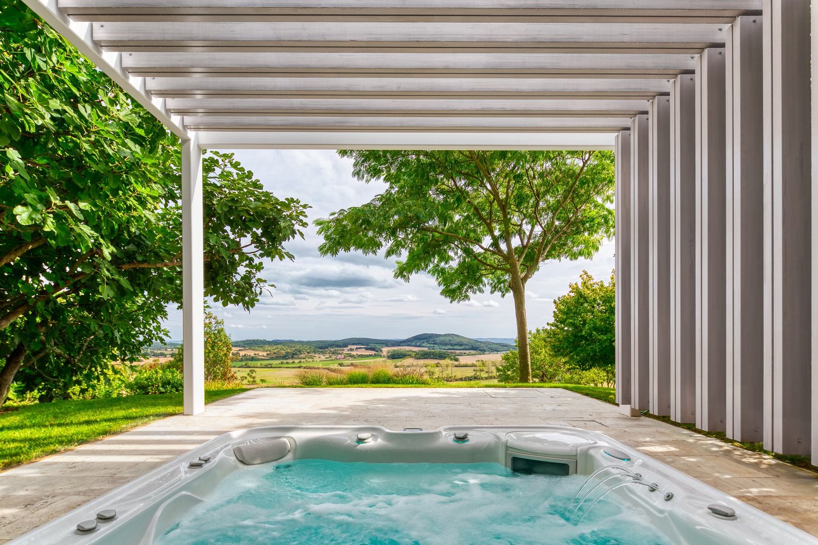 Sentio Villa Outdoor Jacuzzi Hot Tub